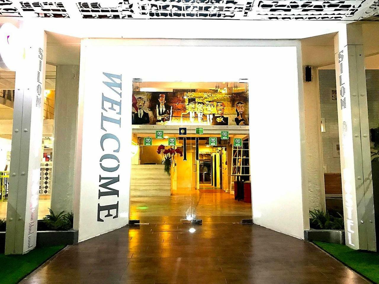 Silom Art Hostel Bangkok Exterior foto